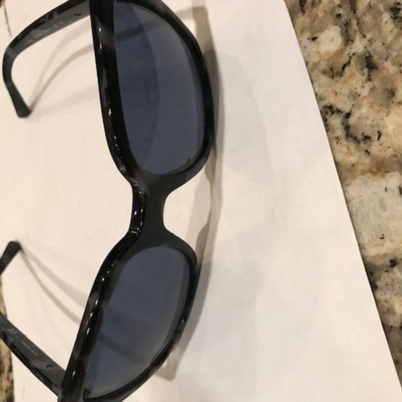 Tory Burch tortoise shell sunglasses - Picture 2 of 3